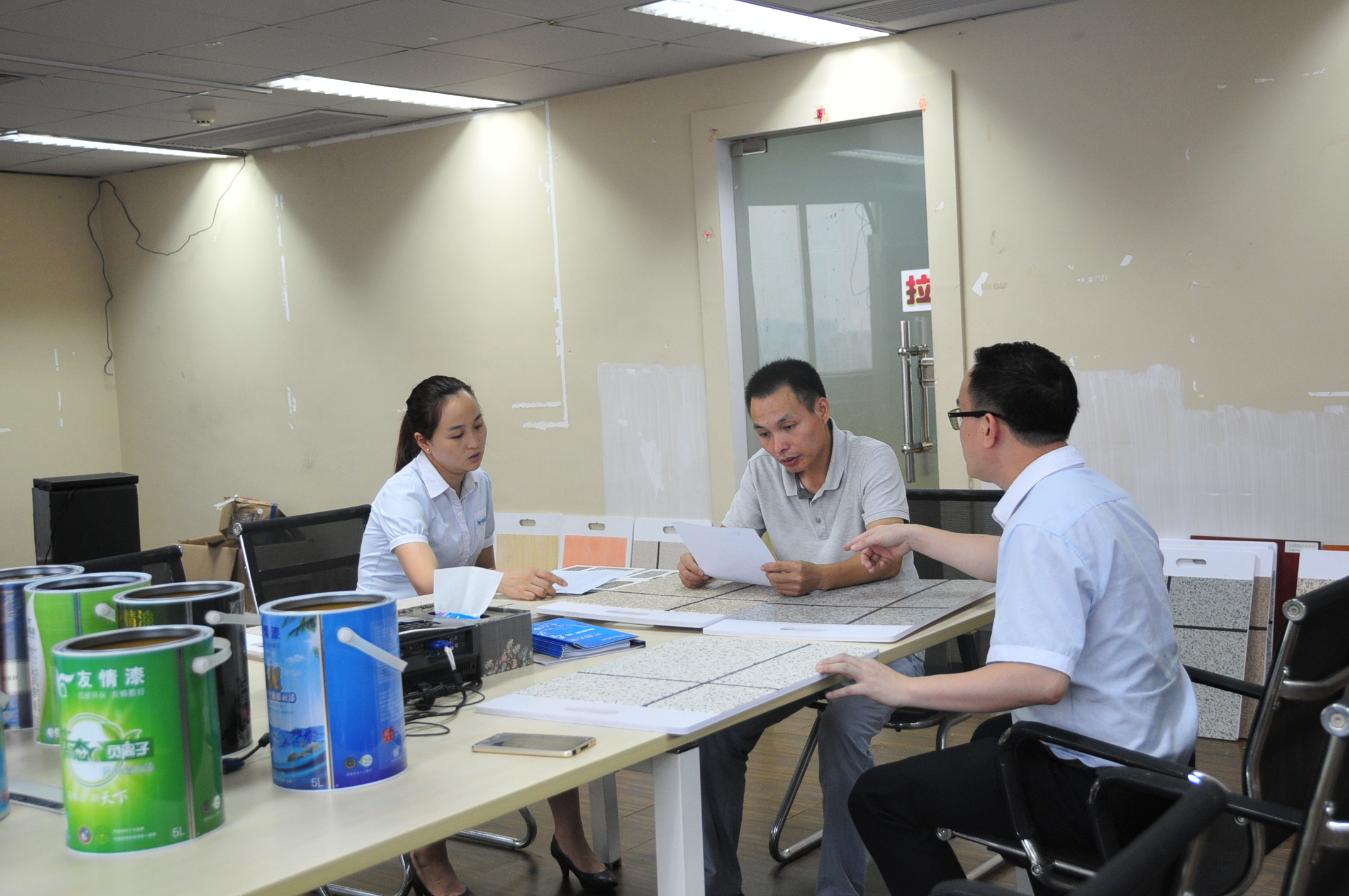 河源客戶到訪友情漆