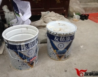 湖北隨州市總代理張先生親自為友情漆的用戶施工